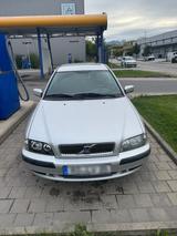 Volvo S40 (Sport) 2.0T Benziner - Volvo S40: 2.4