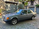 Mercedes-Benz 200D W124