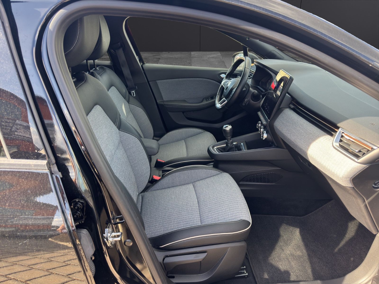 Fahrzeugabbildung Renault Clio V Lutecia Bluetooth/Navi/Ambiente/LED