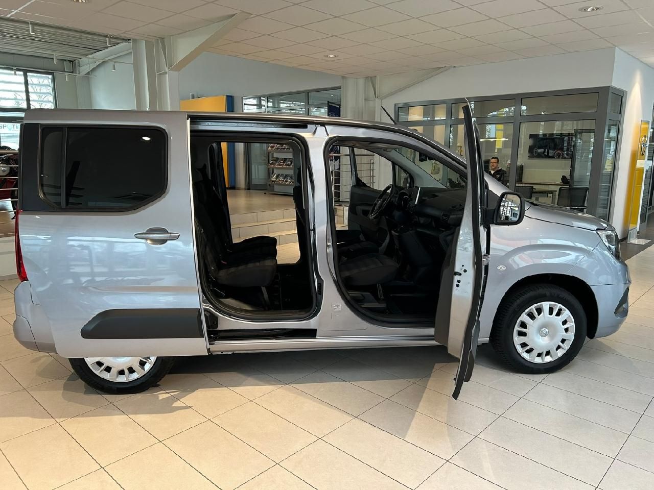 Fahrzeugabbildung Opel Combo Life E Elegance