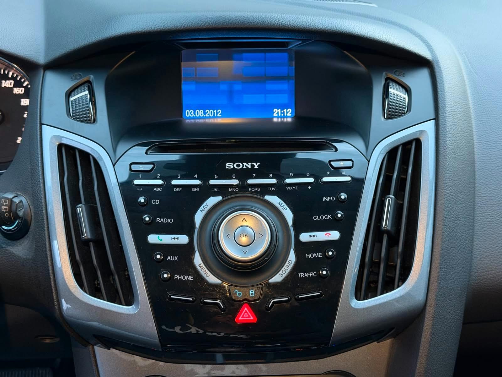 Ford Focus 2012 — photo 18