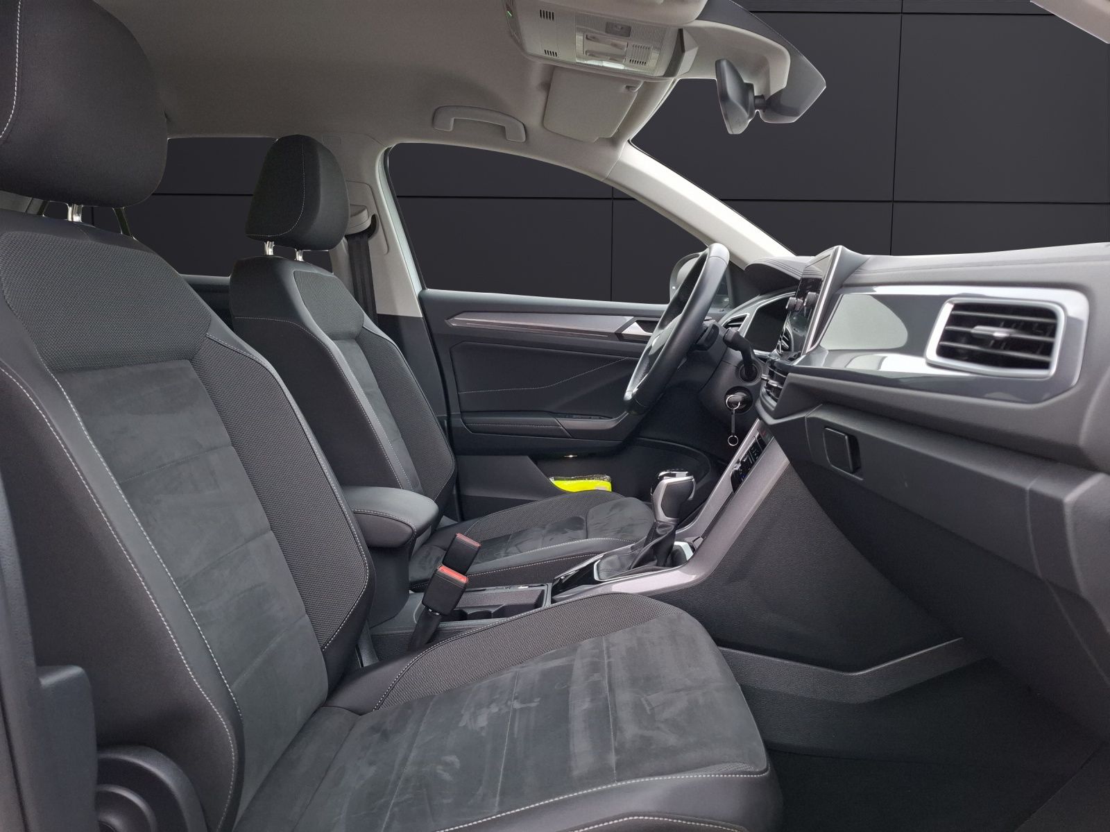 Fahrzeugabbildung Volkswagen T-Roc TSI Style DSG LED Navi AID ACC RFK SH