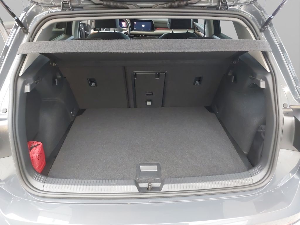 Fahrzeugabbildung Volkswagen Golf 1.5 TSI Life Panorama ACC Navi Schlüssellos