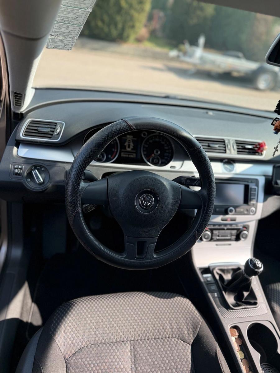 Volkswagen Passat 2011 — photo 13