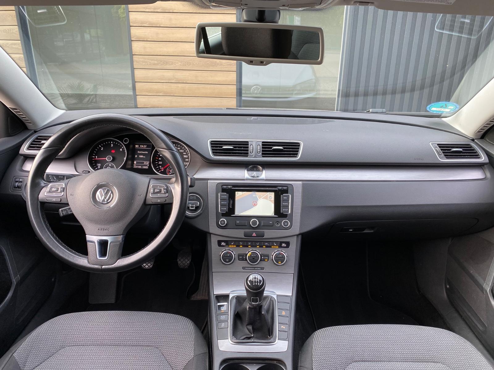 Volkswagen Passat 2013 — photo 13