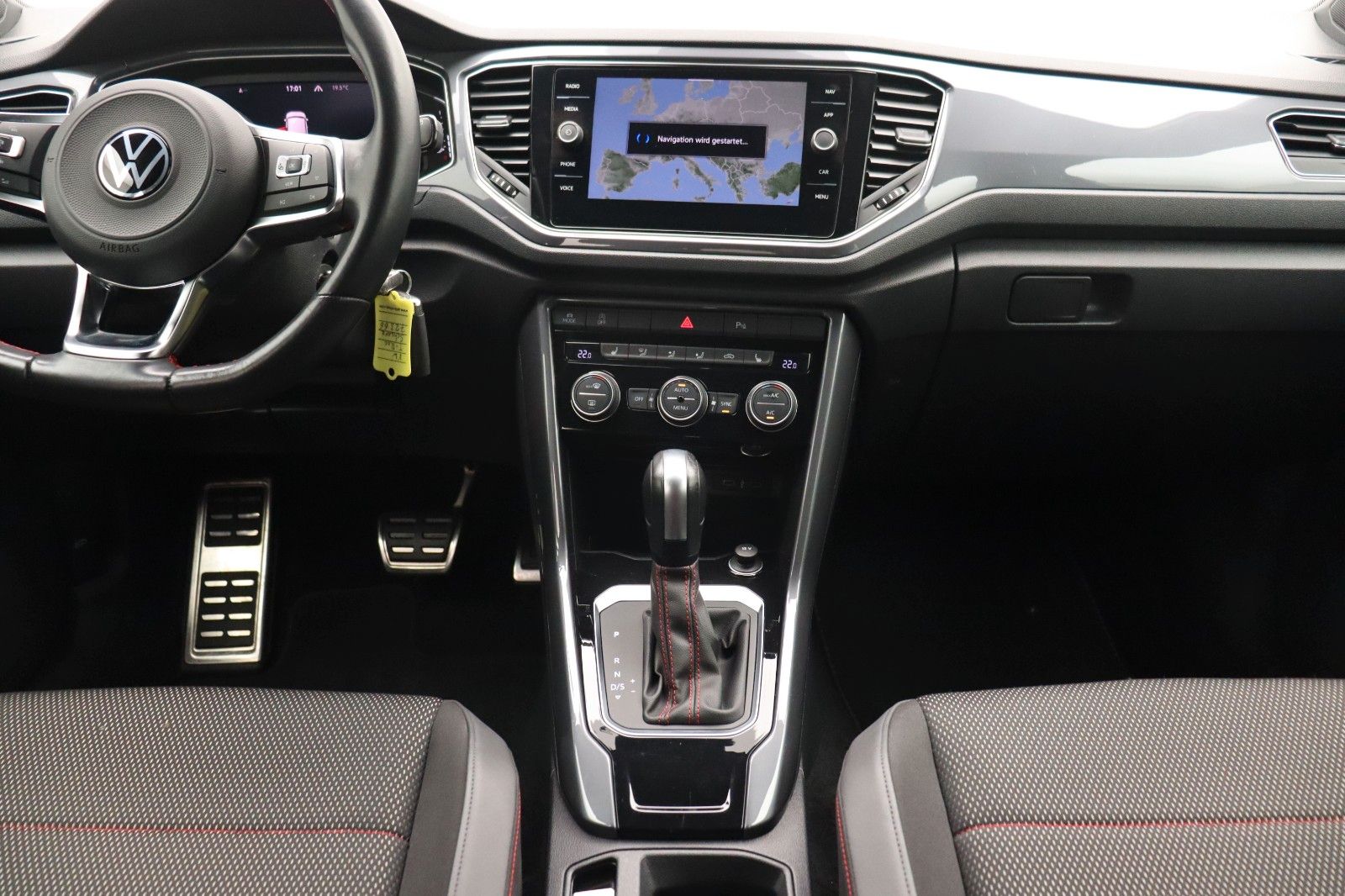 Fahrzeugabbildung Volkswagen T-Roc Sport  ACC Navi DSG LED