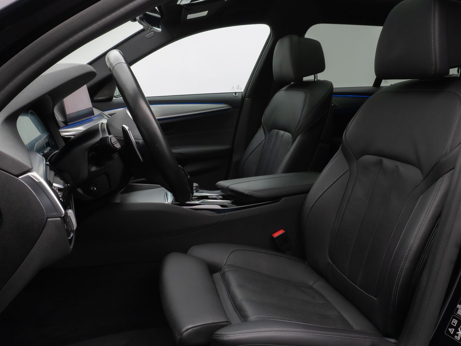 Fahrzeugabbildung BMW 530d xD M Sport Panorama Kamera HUD H/K Komfort