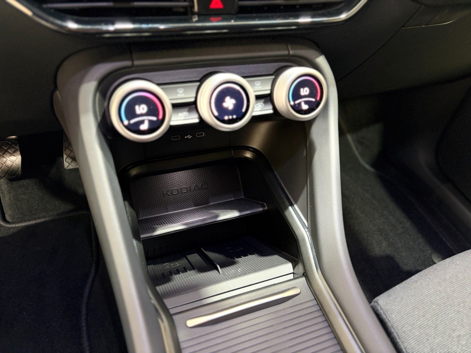 Fahrzeugabbildung SKODA Kodiaq Selection / 7Si / AHK / Matrix / 360°