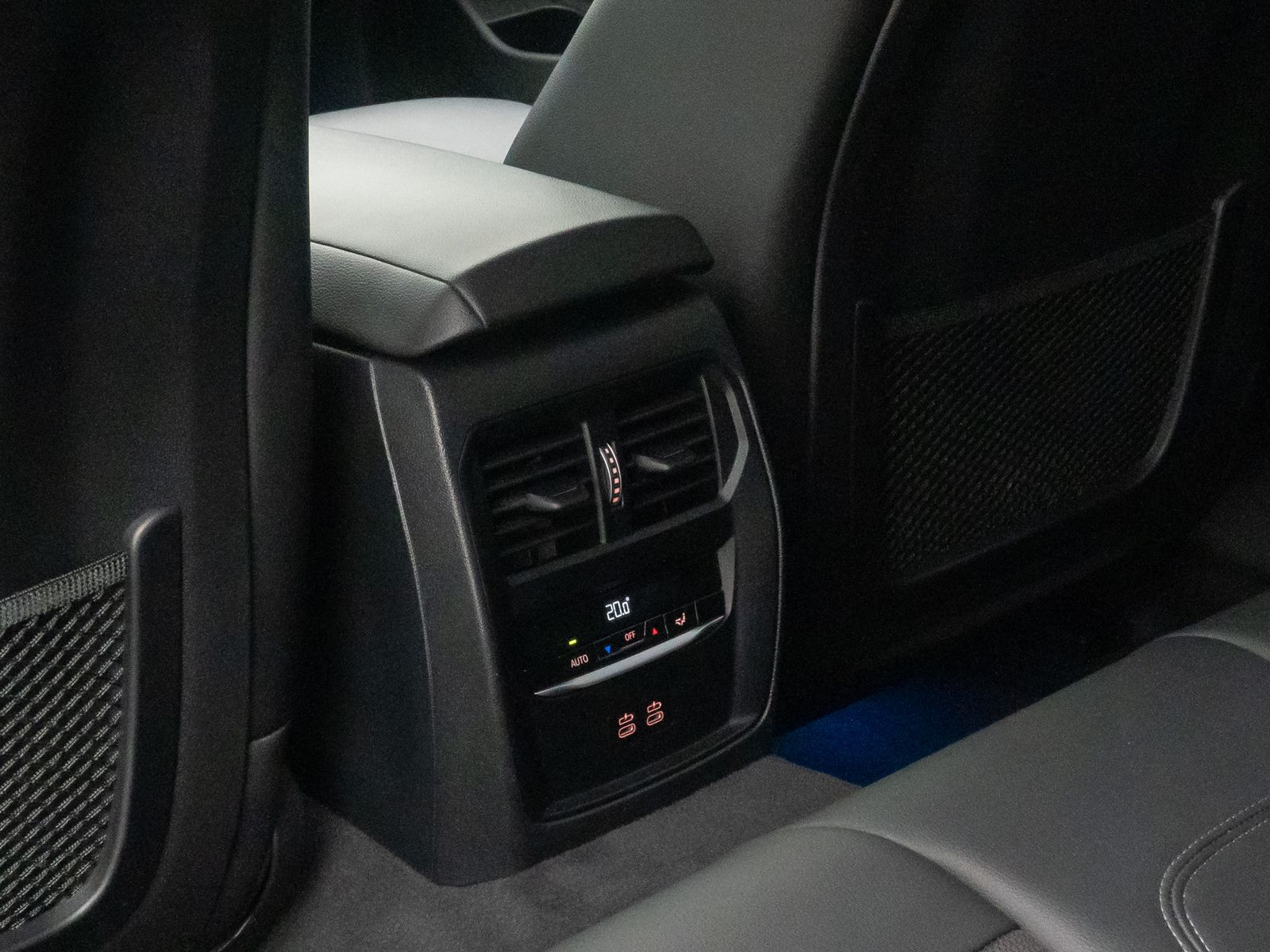 Fahrzeugabbildung BMW 320e Sport Line Alarm DAB Kamera Individual Komf