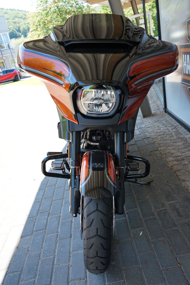 Fahrzeugabbildung Harley-Davidson Street Glide CVO FLHXSE Jekill & Hyde