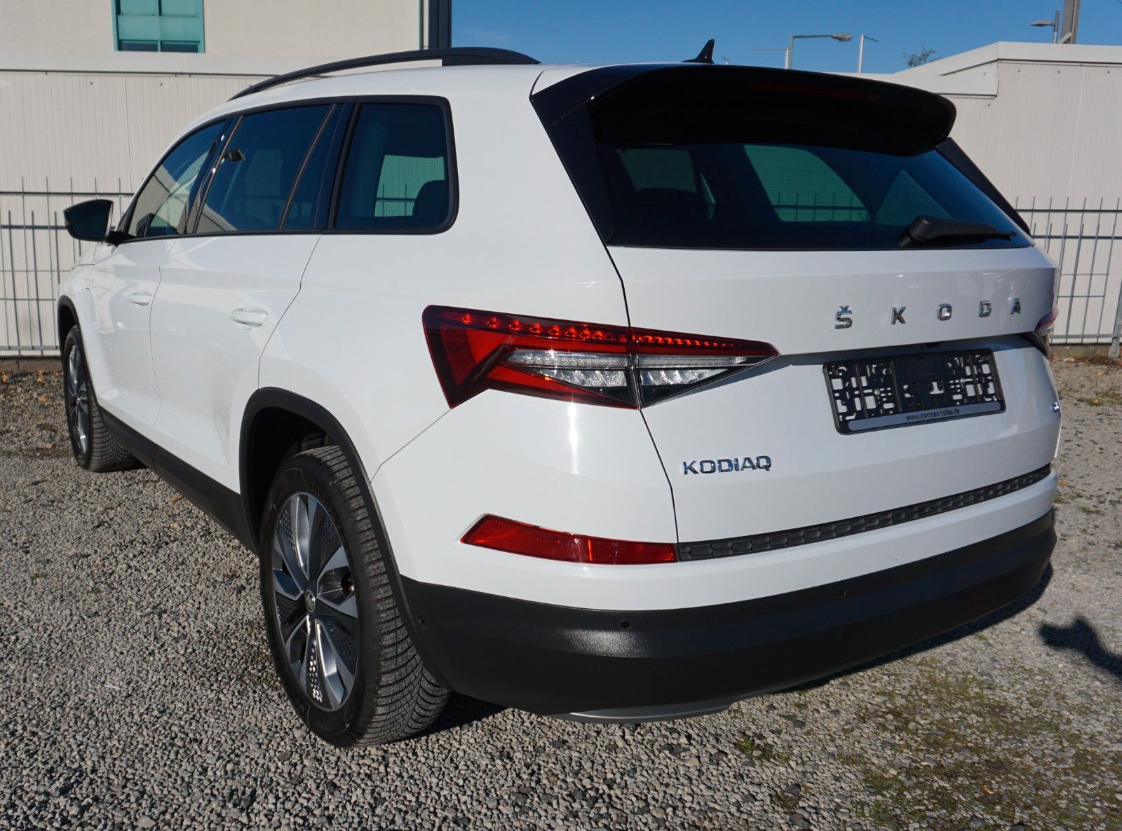 Fahrzeugabbildung SKODA Kodiaq Tour 4x4, LED,Navi,Kamera,SH,DAB,AHK