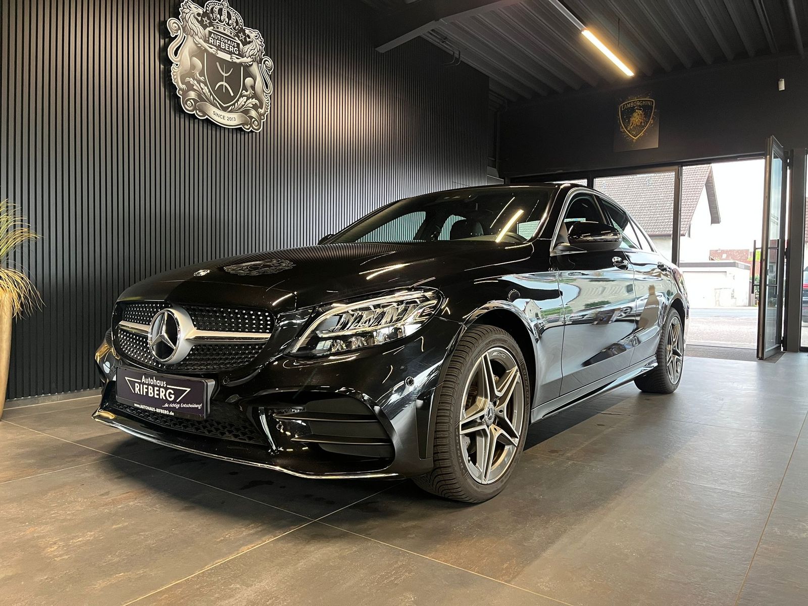 MERCEDES-BENZ C 180 LIMOUSINE AMG LINE/KAMERA/9G-TRONIC/LED/18
