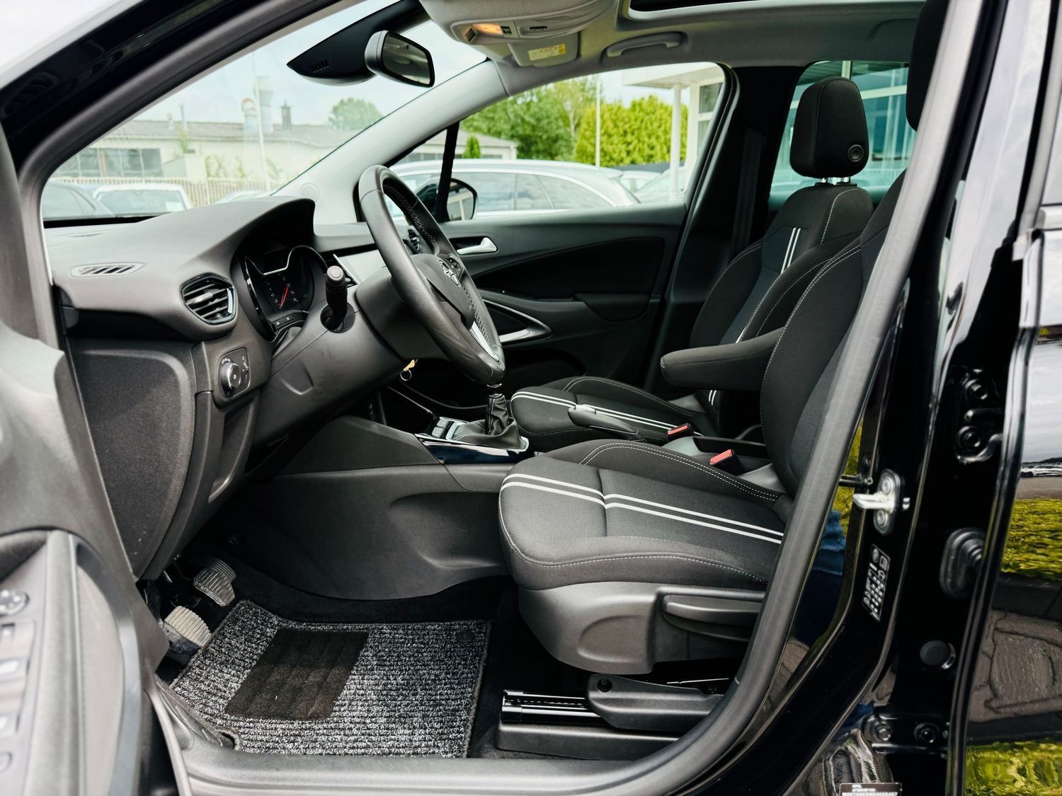 Fahrzeugabbildung Opel Crossland X 1,2 T ELEG., Navi, Panod, LED, RFK,