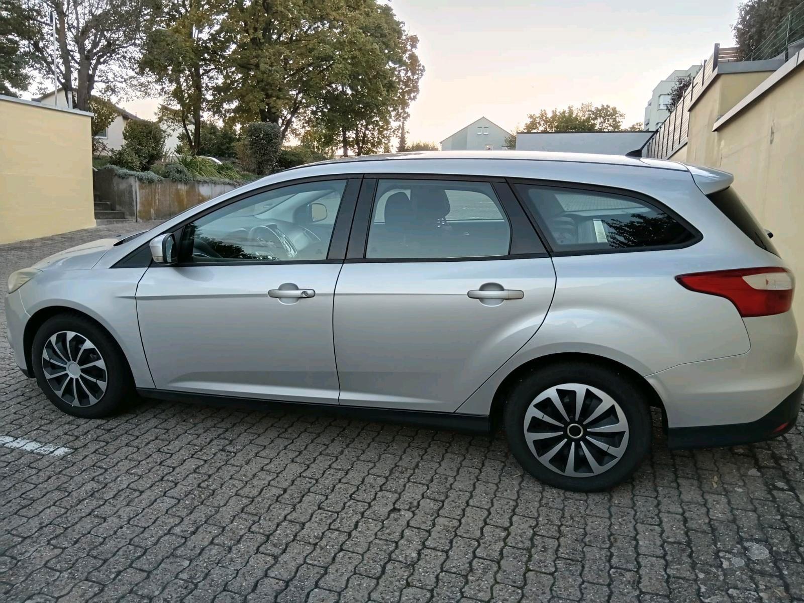 Ford Focus 2011 — interior