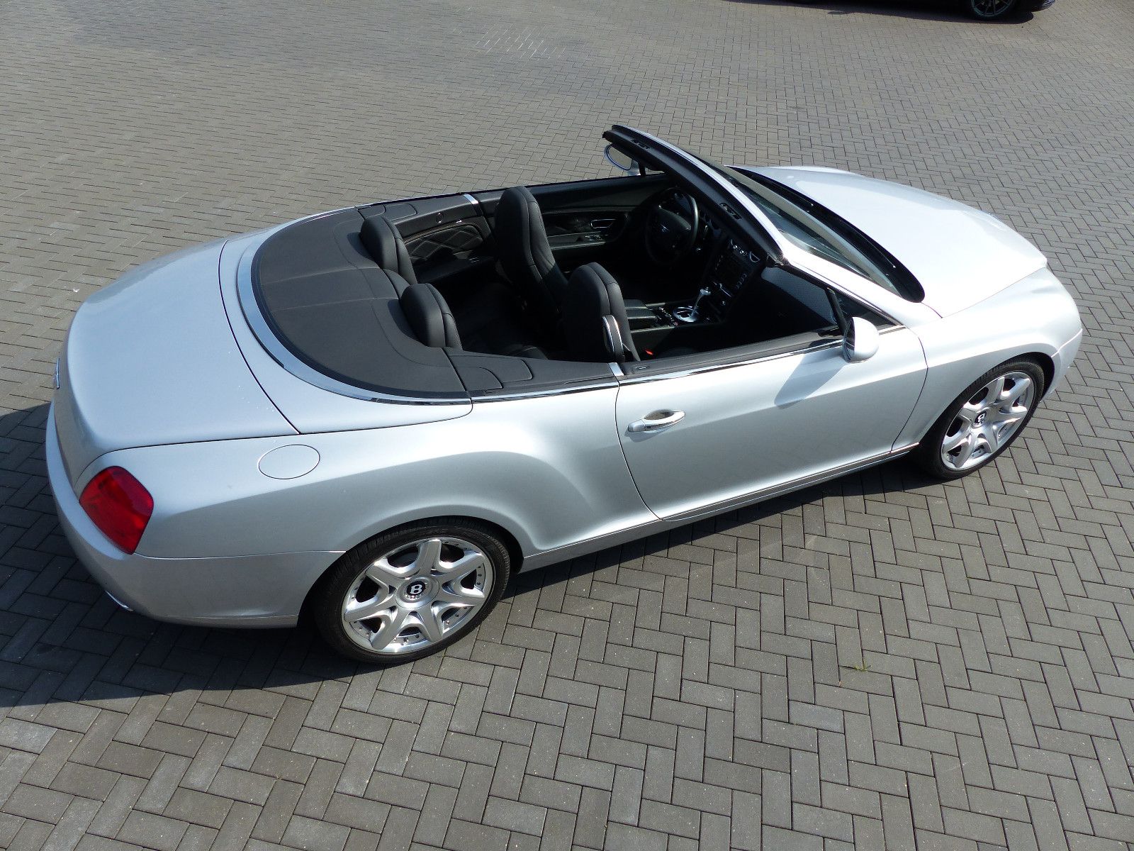Fahrzeugabbildung Bentley Continental GTC W 12 Mulliner