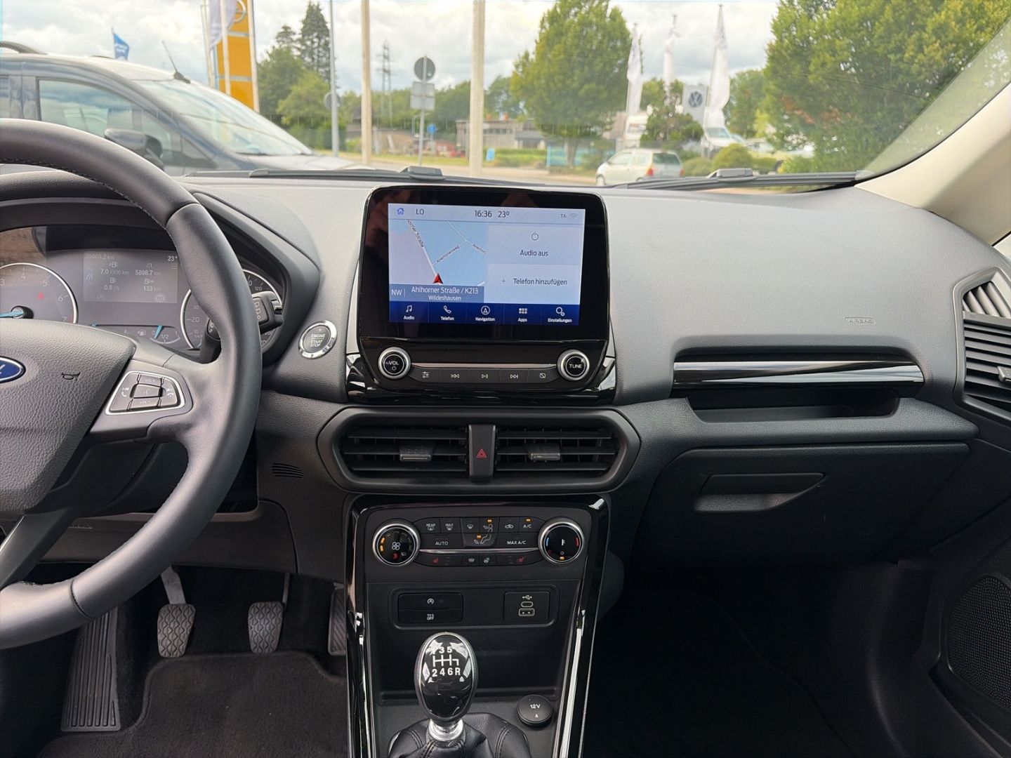 Fahrzeugabbildung Ford EcoSport Titanium, Navi, Sitzheizung, Ganzjahres