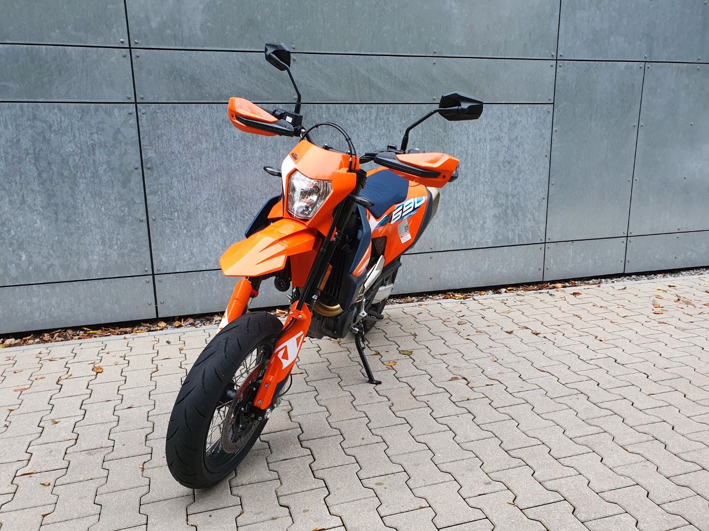 Fahrzeugabbildung KTM 690 SMC-R 2024