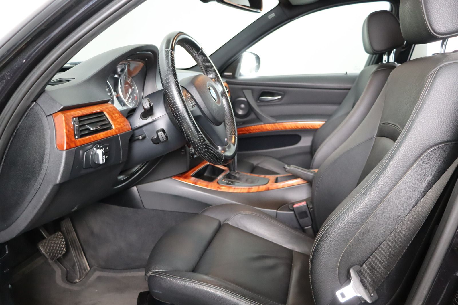 Fahrzeugabbildung BMW 320 i Touring M-Paket * Xenon * Leder * Sitzhzg.