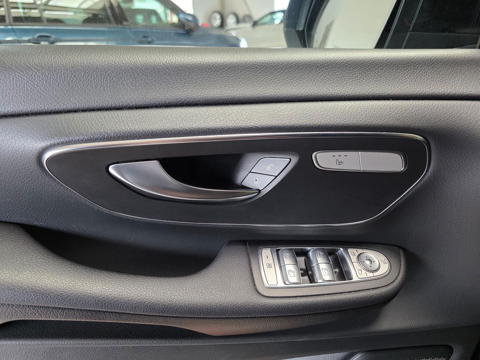 Fahrzeugabbildung Mercedes-Benz V 220d Edition lang /LED/Navi/Cam/Totwink./Ahk