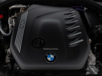 Fahrzeugabbildung BMW 530d Tour Luxury HUD ACC H/K AHK Komfortsitz 20"