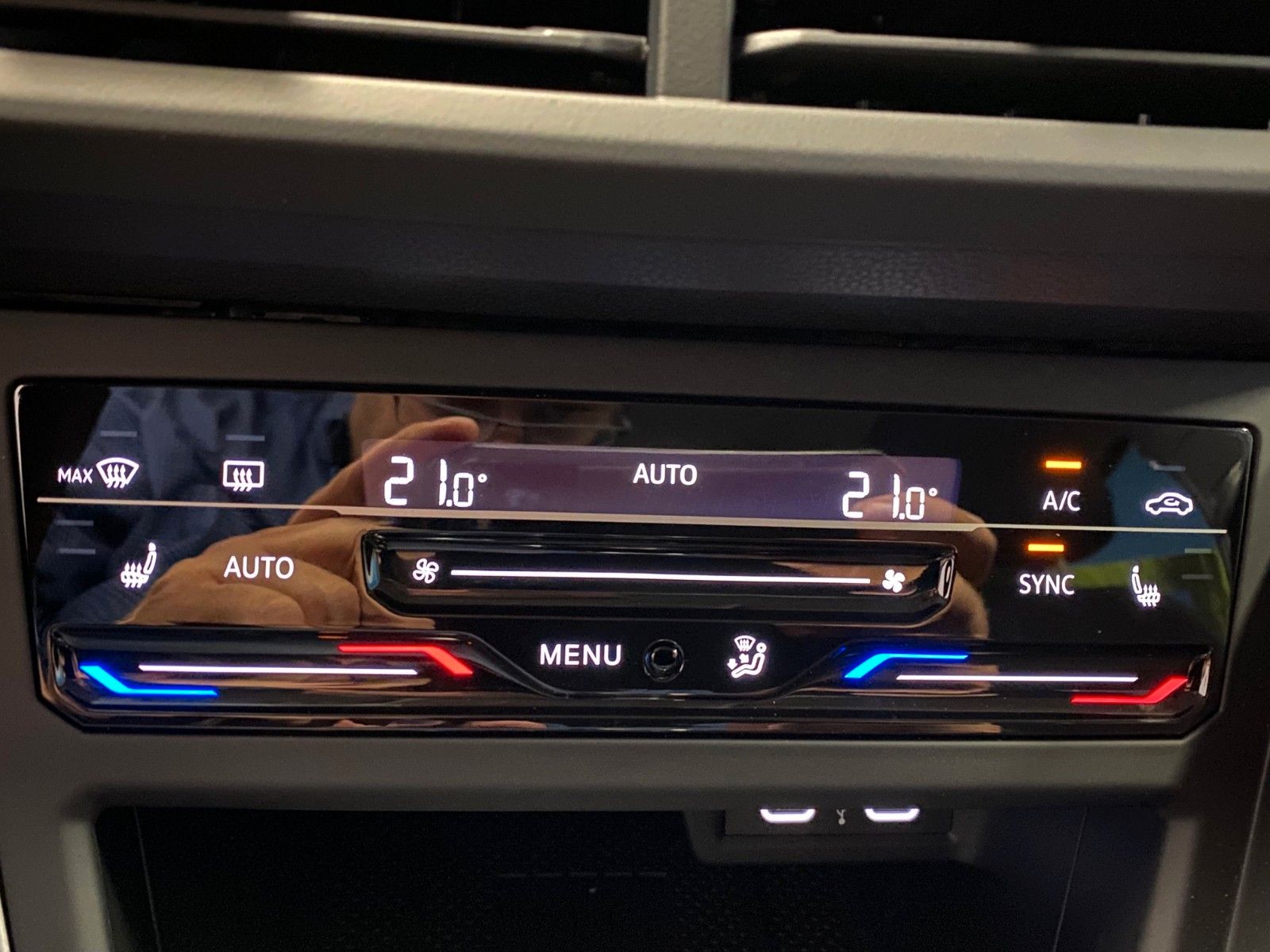 Fahrzeugabbildung Volkswagen Taigo 1.5 TSI DSG Life+MATRIX LED+KAMERA+AppCon+