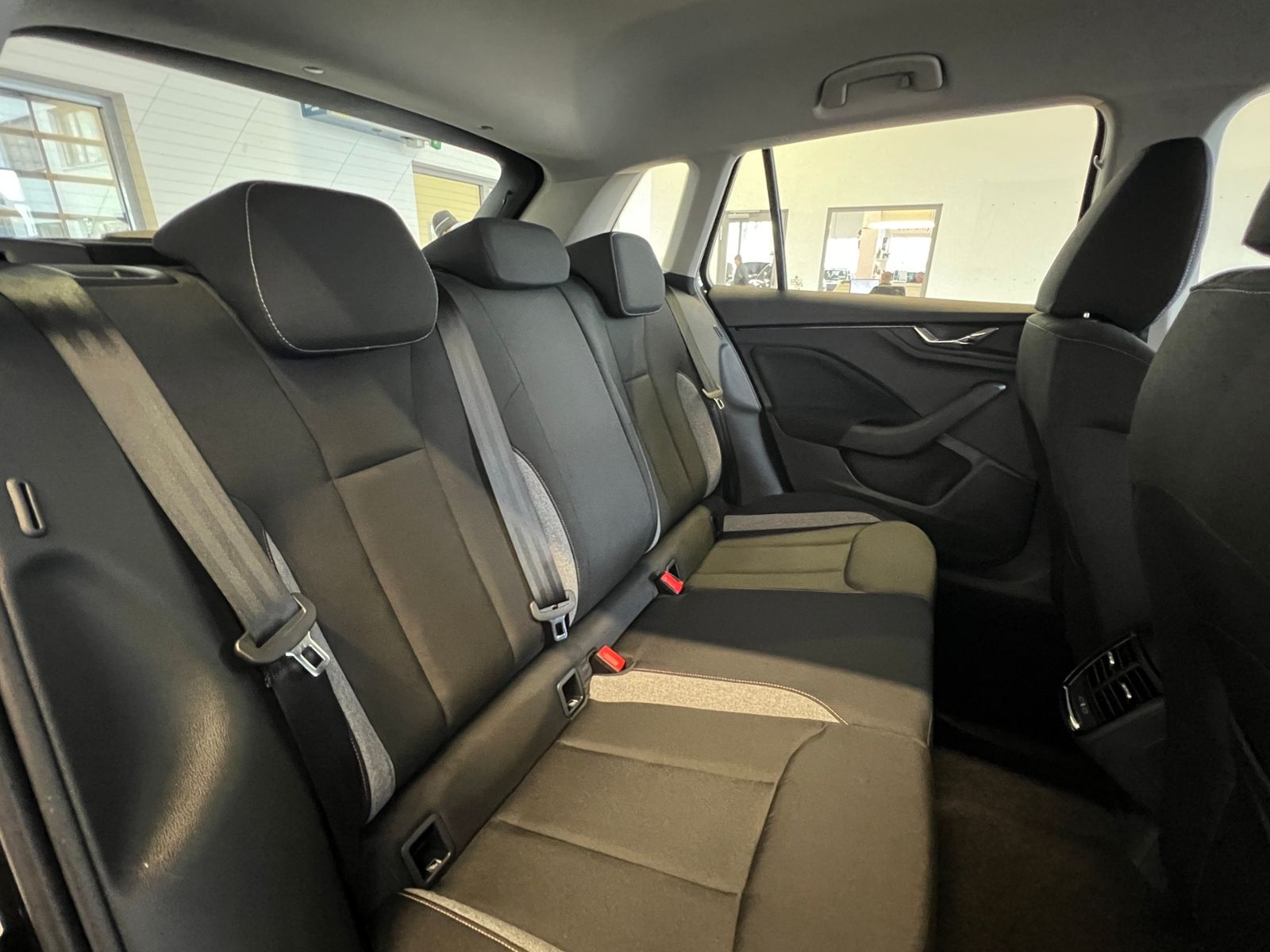 Fahrzeugabbildung SKODA Kamiq Selection 1.0 TSI DSG *AHK, LED, Komfortpa