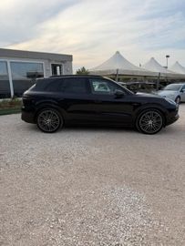 Porsche Cayenne - 7