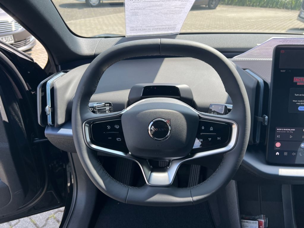 VOLVO EX30 Single Motor Plus,Winter-Paket.Dunkle Verg. VOLVO EX30 Single Motor Plus,Winter-Paket.Dunkle Verg.