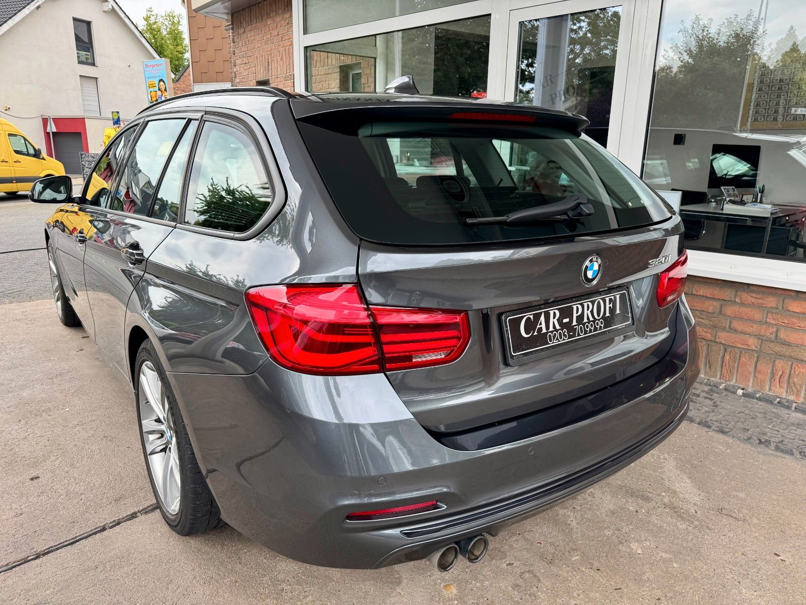 Fahrzeugabbildung BMW 320 i Touring Sport Line Autom. Navi/LED/53 Tkm