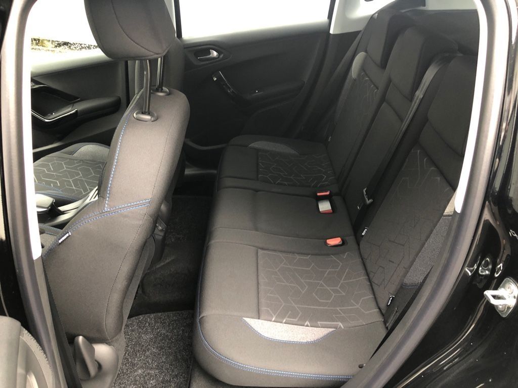 Fahrzeugabbildung Peugeot 2008 1.2  PT 110 Pano. Klimaauto.SHZ Notbremsass