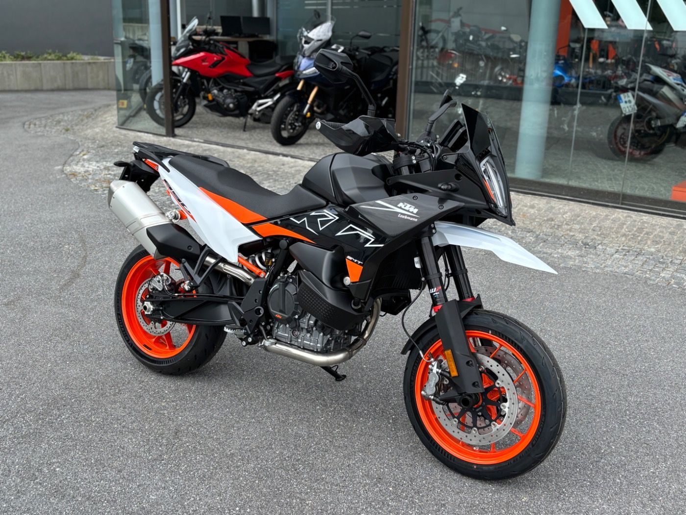 Fahrzeugabbildung KTM 890 SMT Modell 2024 4 Jahre Garantie