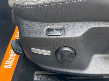 Volkswagen Golf VII Variant *ACC*NAVI*SHZ*PDC*LED*TOUCH*
