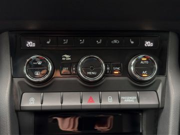 Skoda Karoq Style 1.5 TSI °LED°Navi°AHK°SHZ°RFK°PDC°