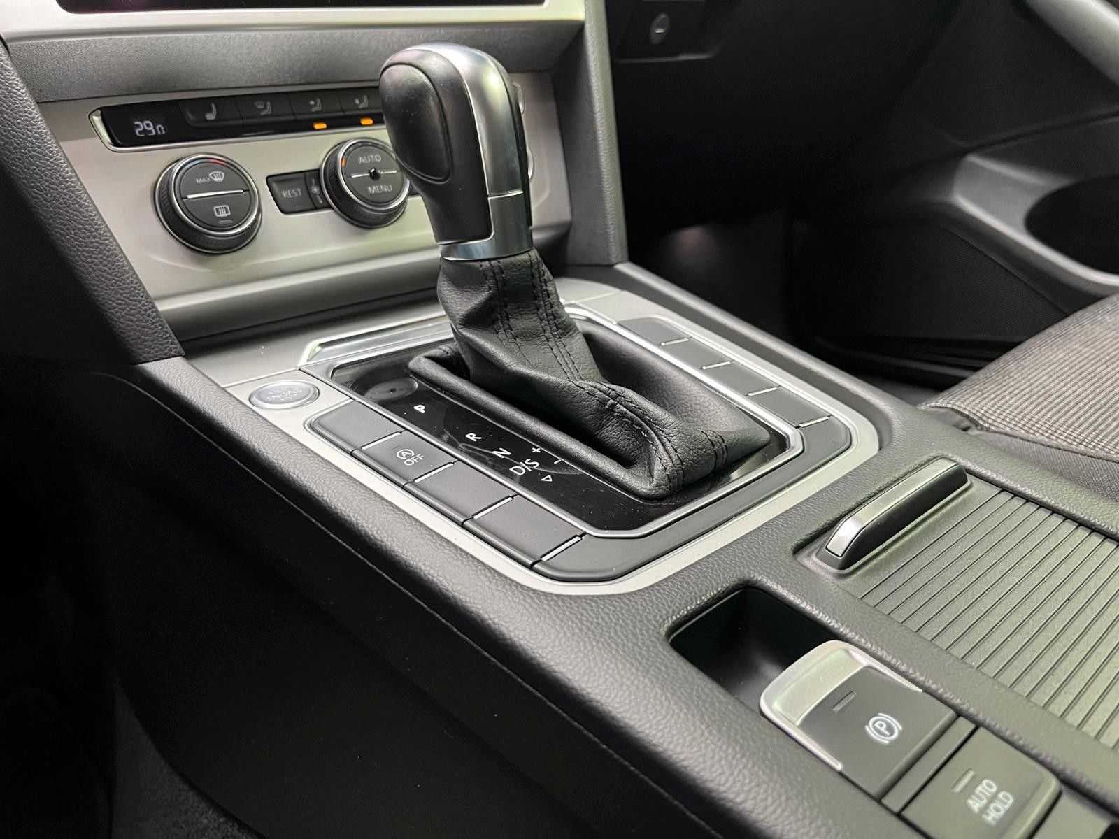 Fahrzeugabbildung Volkswagen Passat Variant 1.5 TSI DSG Comfortline *AHK*ACC*