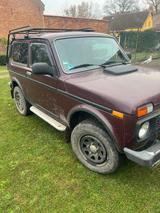 Lada niva 4x4 - Lada Niva L mit Benzin-Antrieb