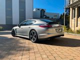 Porsche Panamera Turbo, Kundendienst u. TÜV neu, V8 - Porsche Panamera mit Benzin-Antrieb: Metallic, Limousine