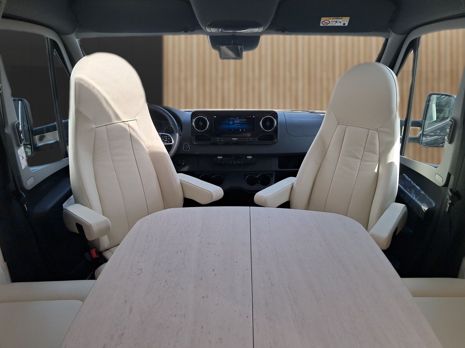 Fahrzeugabbildung Eura Mobil Contura CT 766 EF Mod 2025 Fahrassistenz Markise