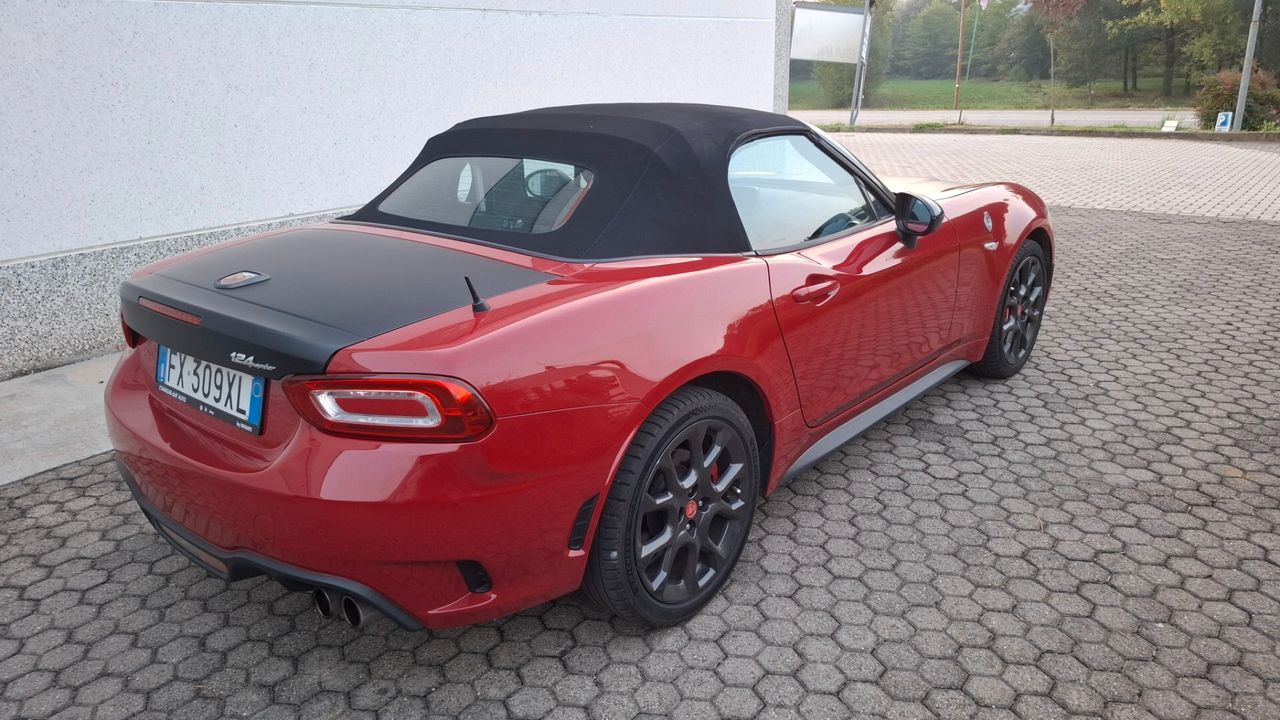 Abarth 124 Spider 1.4 Turbo MultiAir 170 CV Turi imagem 3