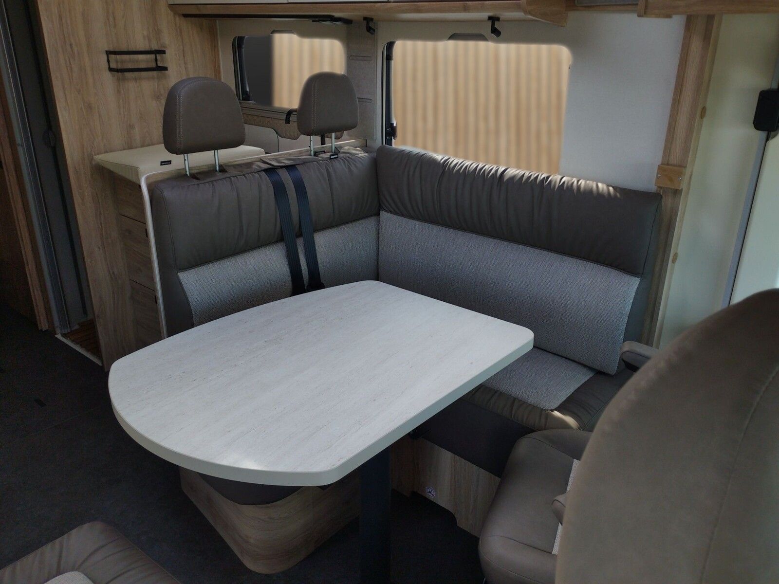Fahrzeugabbildung Eura Mobil Integra Line IL 720 EB Mondial-Plus-Paket
