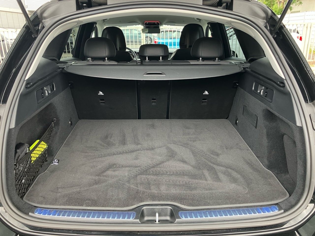 Fahrzeugabbildung Mercedes-Benz GLC 200 4M AVANTGARDE+AHK+EASYPACK+AMBIENTE+LED+
