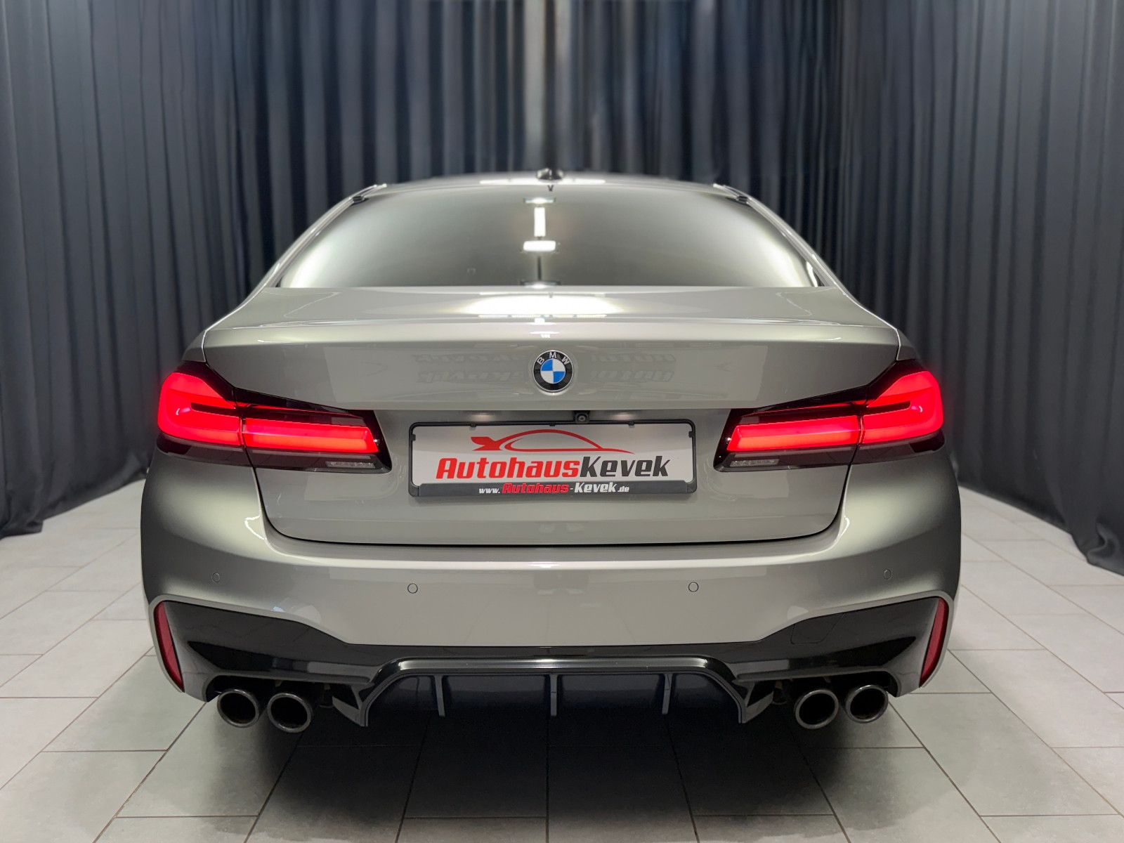 Fahrzeugabbildung BMW M5 Limousine|H&K|PANO|360°|M-DRIVERS|LCI