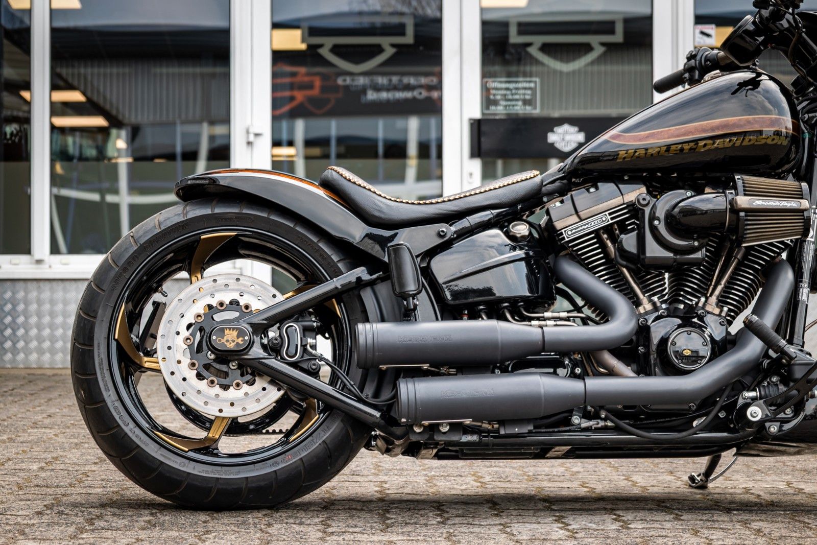 Fahrzeugabbildung Harley-Davidson CVO Pro Street Breakout - Kesstech -