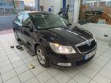 Skoda Octavia 1.6 TDI Scheckheft gepflegt  - Skoda Octavia aus 2012 mit Diesel-Antrieb: Limousine