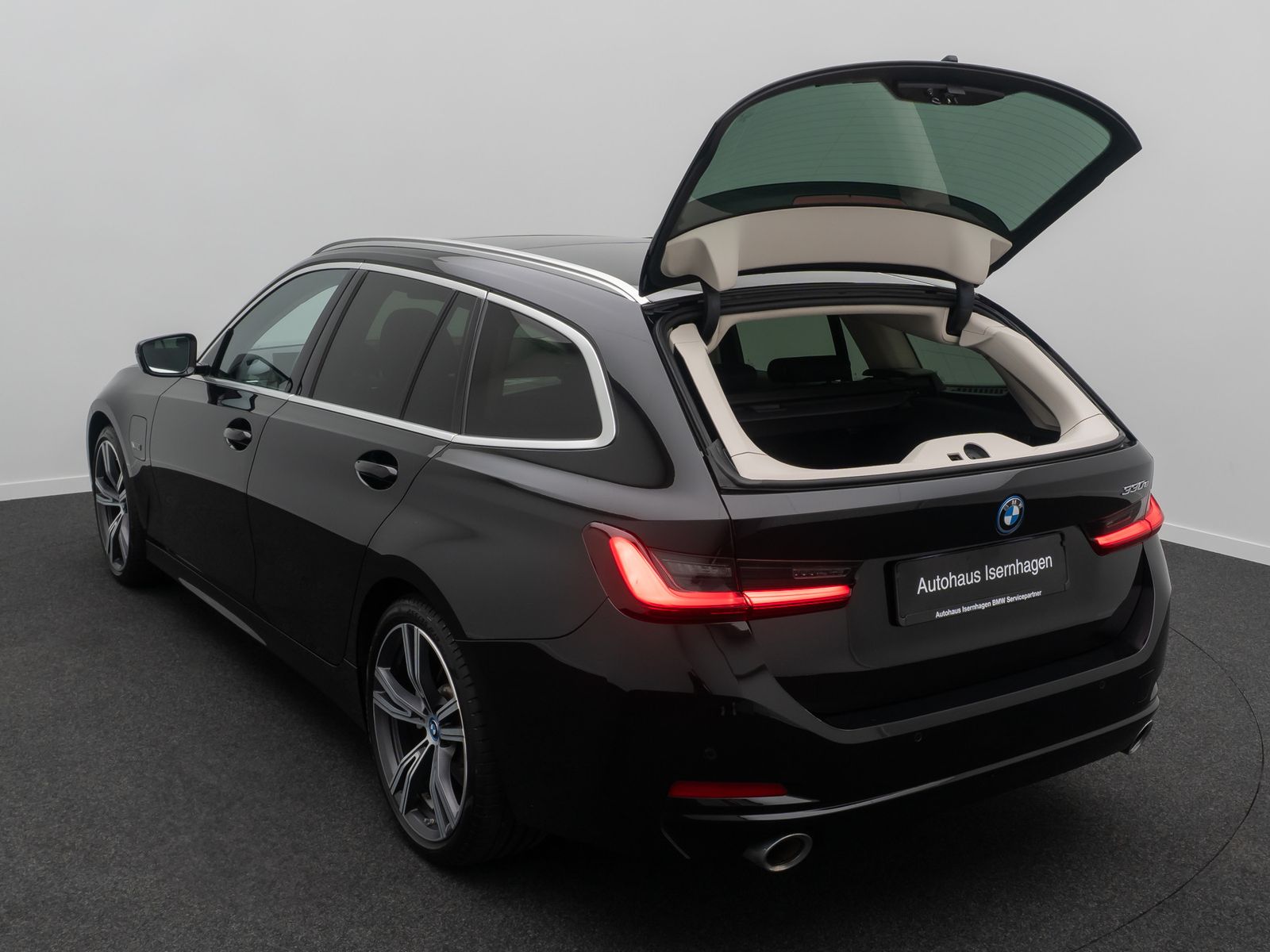 Fahrzeugabbildung BMW 330e Panorama DAB CockPit+ Widscreen PDC 19Zoll
