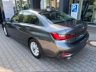 BMW 320 iA Sport Line ACC Glasdach Keyless foto 3