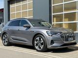 Audi e-tron 55 quattro Leder Matrix Volllack 20 Tour - graue Audi e-tron