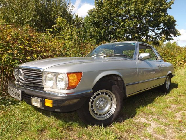 Mercedes-Benz 380 SLC mit Wackeldackel auf Hutablage zu verk.