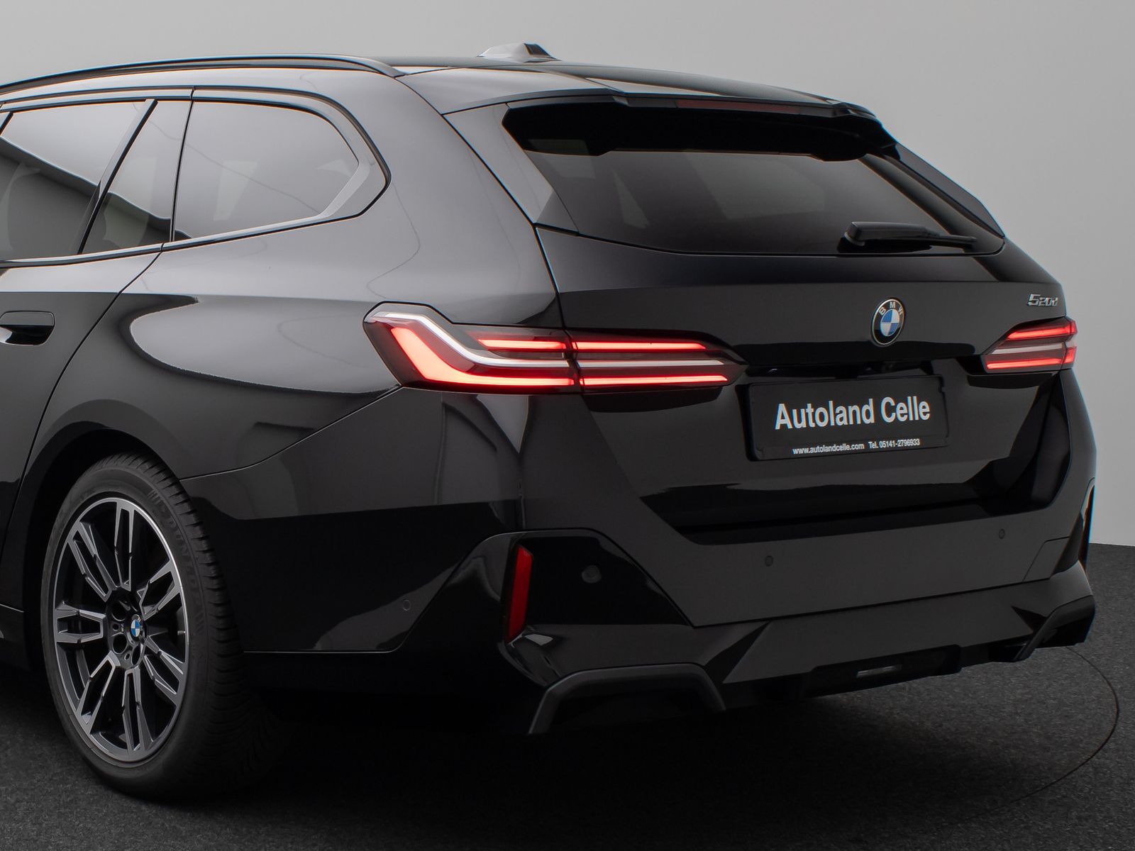 Fahrzeugabbildung BMW 520d M Sport 360°HUD DAB H/K AHK Komfort Alarm