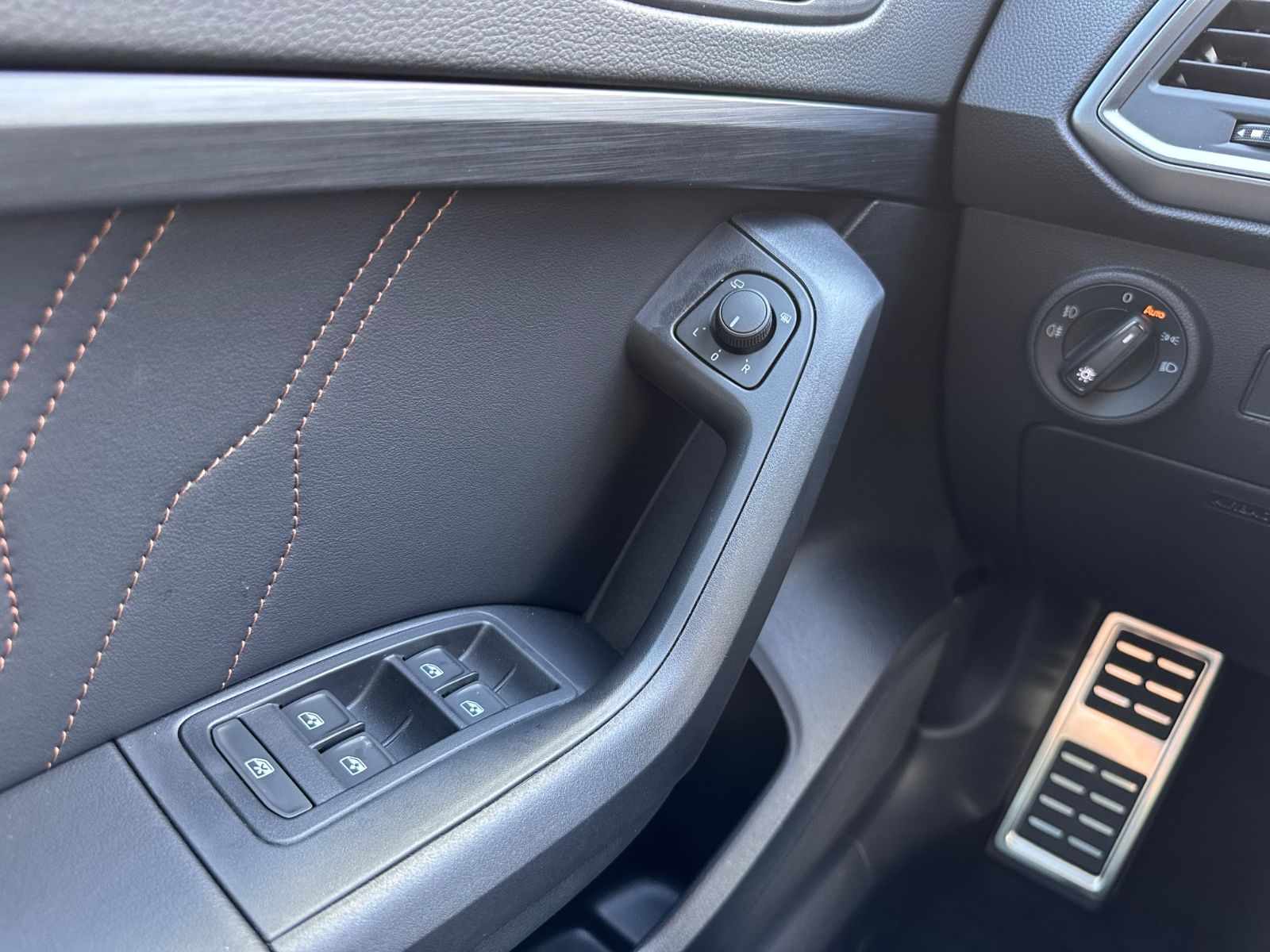 Fahrzeugabbildung CUPRA Ateca 1.5 TSI LED/Navi/APP/SHZG/LENKRADHZG/RFK