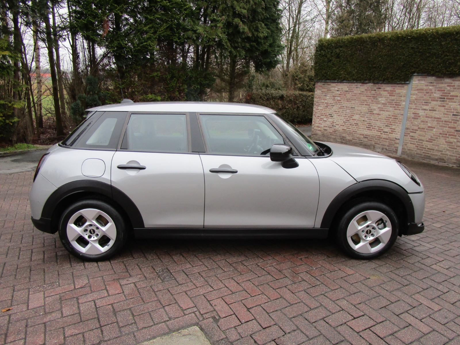 MINI COOPER Mini 5-trg. Cooper C Essential Trim